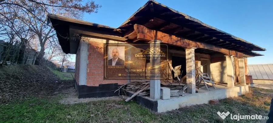 Casă cu 4 camere cu Canalizare în Păunești