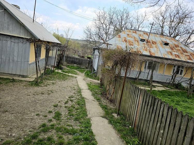Casă cu 4 camere cu Teren 1550 Mp în Șendriceni