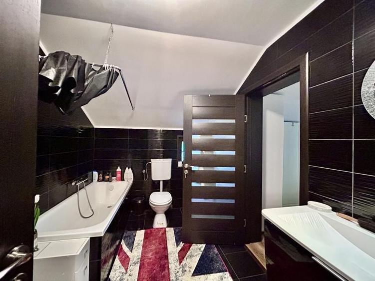 Casă individuală cu 5 camere cu Canalizare în Central