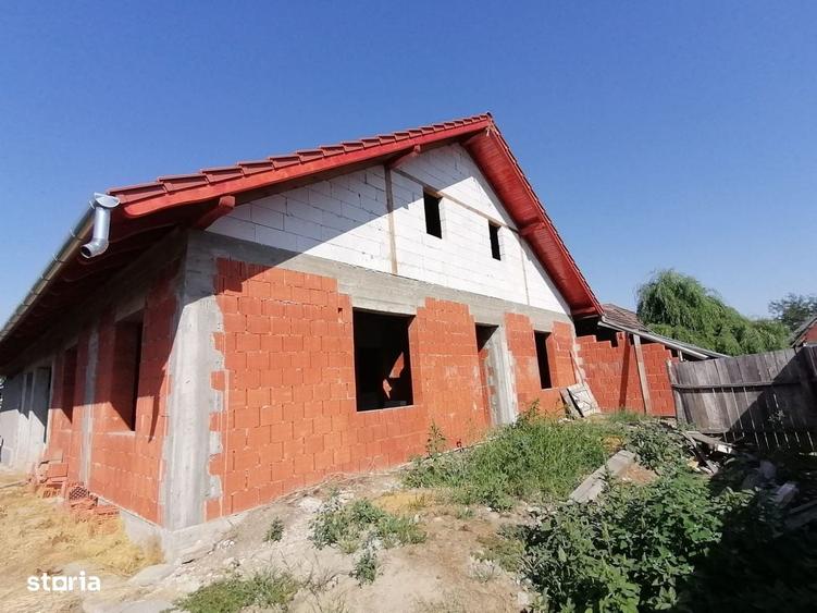 Casă cu 4 camere în Țipar
