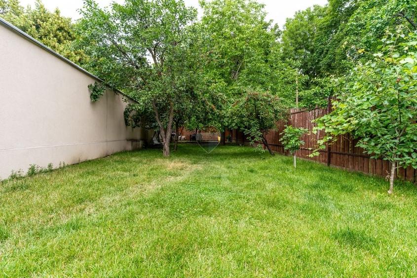 Apartament cu 3 camere semidecomandat, mobilat în Semicentral