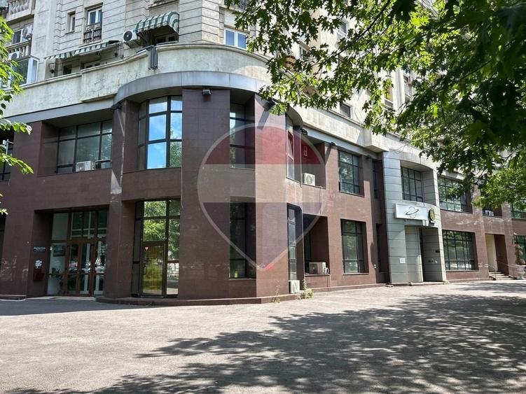 Spațiu comercial, de 362 mp, în Periferie