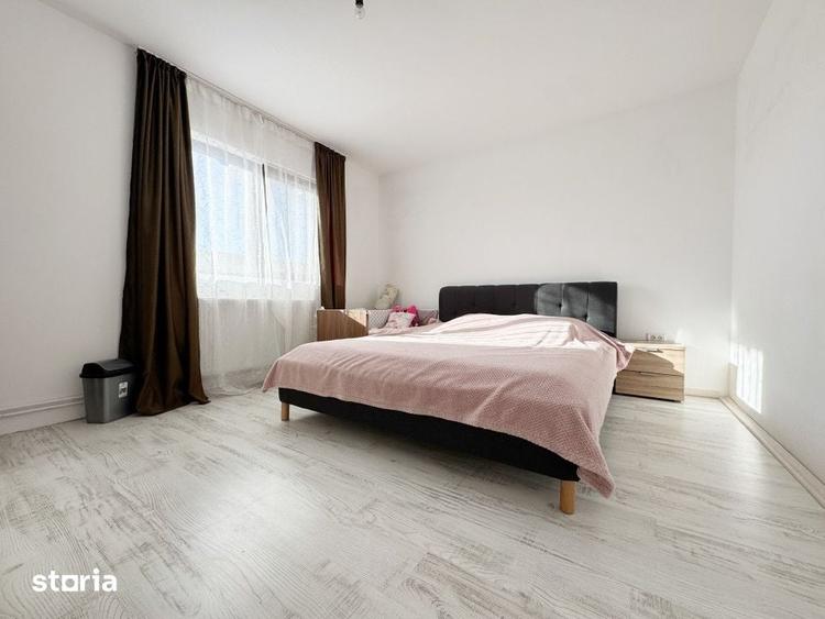 Casă cu 5 camere cu Teren 504 Mp în Sânmihaiu Român