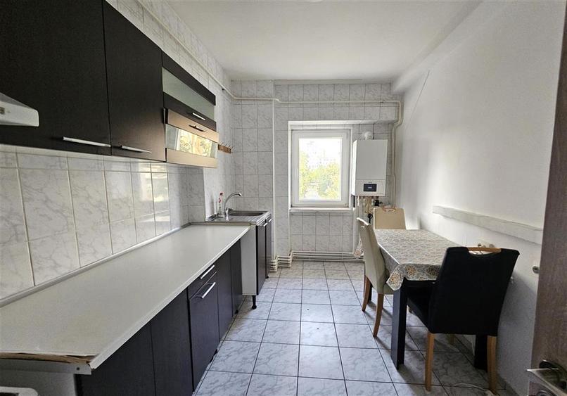 Apartament cu 3 camere decomandat, mobilat în Păcurari