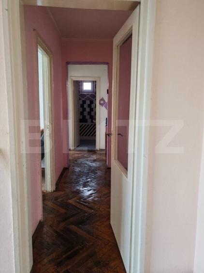 Apartament cu 3 camere semidecomandat în Botizului