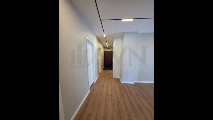 Apartament cu 4 camere decomandat în Sud