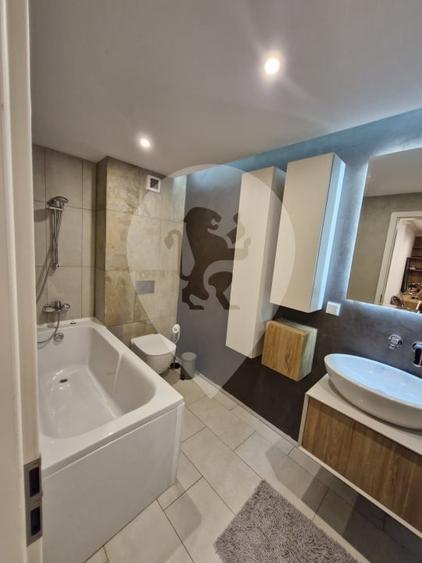 Apartament cu 3 camere semidecomandat, mobilat în 13 Decembrie