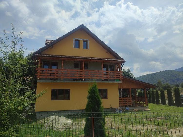 Casă cu Teren 980 Mp în Sâmbăta de Sus