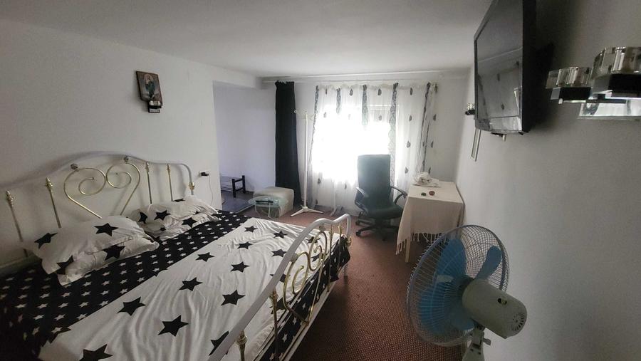 Casă cu 4 camere decomandat în Km 5