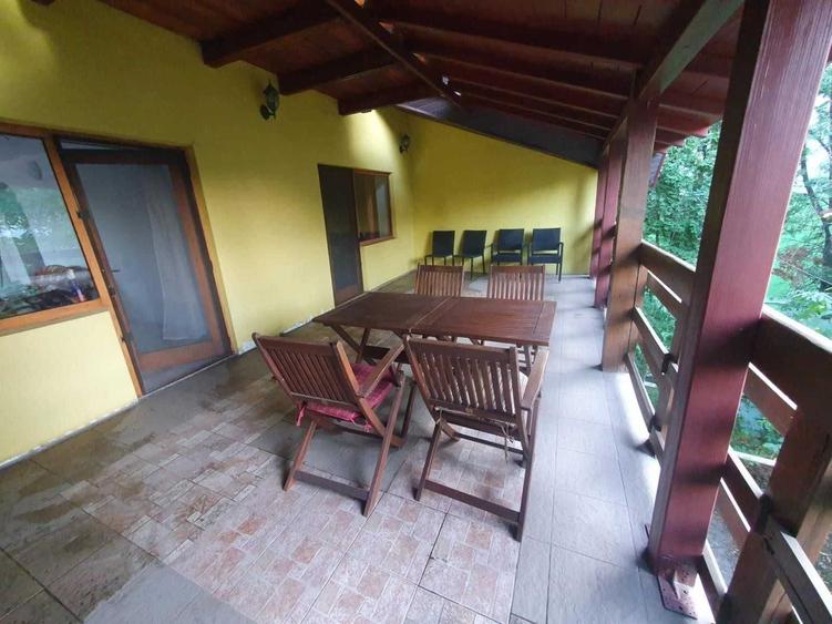 Casă cu 4 camere cu Teren 300 Mp în Tătărași