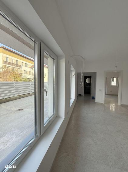 Casă cu 5 camere cu Canalizare în Titan