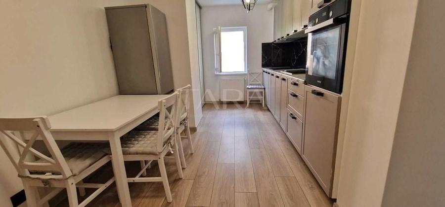 Apartament cu 3 camere, mobilat în Florești — fotografia 3