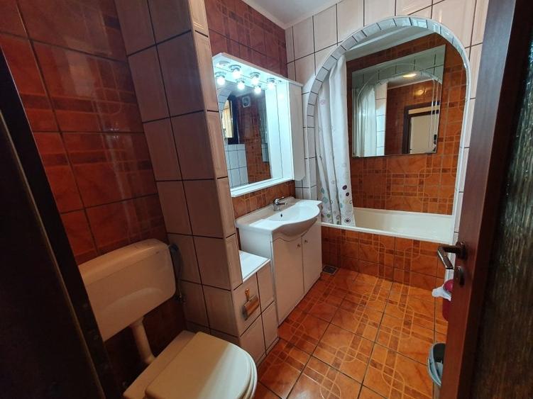 Apartament cu 2 camere decomandat, mobilat în Central
