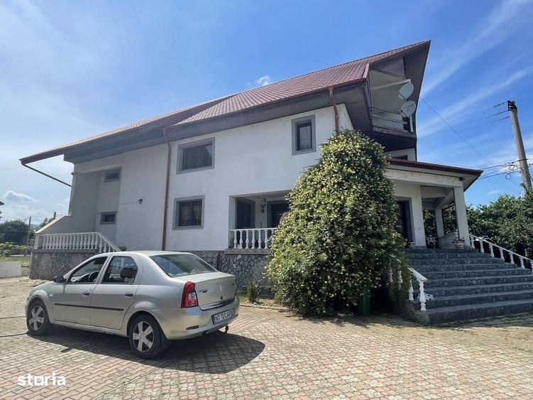 Casă cu 4 camere cu Teren 2000 Mp în Săvinești