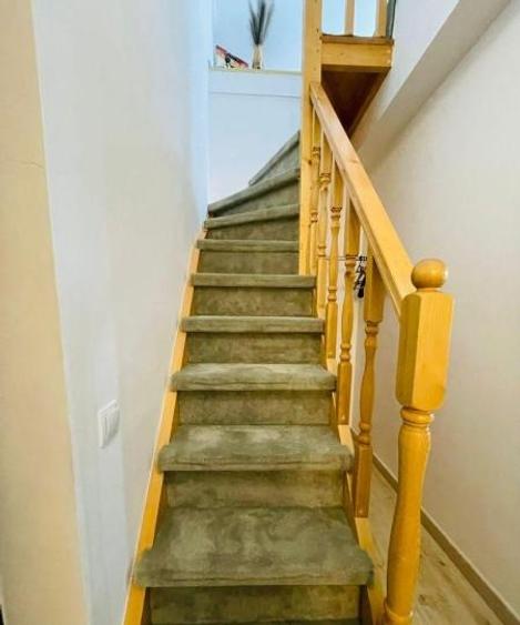 Apartament cu 4 camere semidecomandat în Bucureștii Noi
