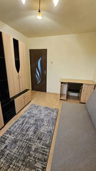Apartament cu 3 camere decomandat în Lunei