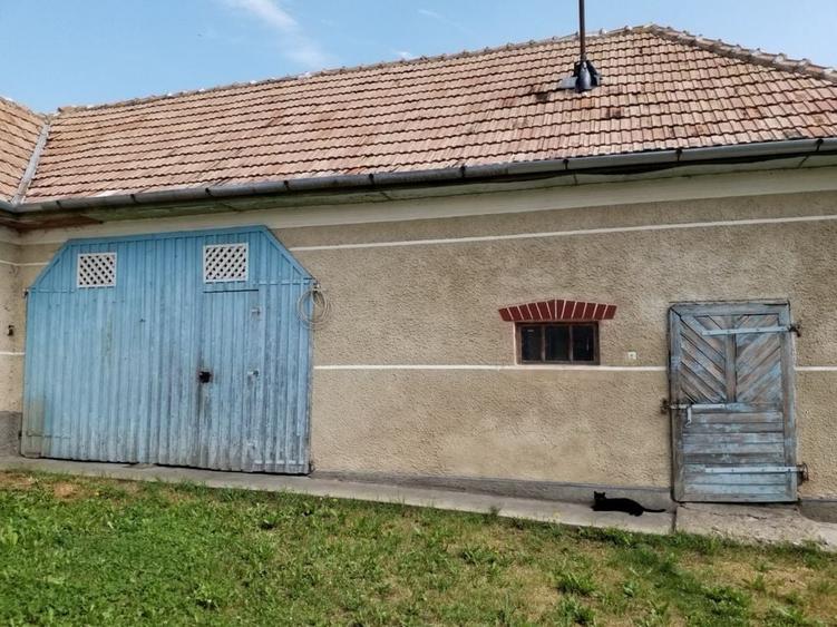 Casă cu 4 camere în Ceanu Mic