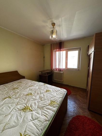 Apartament cu 2 camere decomandat în Podul de Fier