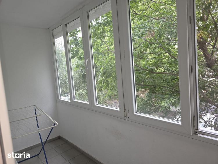 Apartament cu 3 camere decomandat, mobilat în Vitan