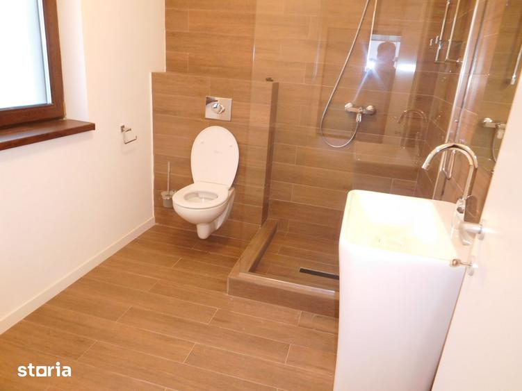 Casă cu 4 camere cu Canalizare în Borhanci