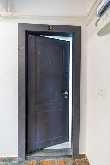 Apartament cu 2 camere decomandat în 1 Decembrie