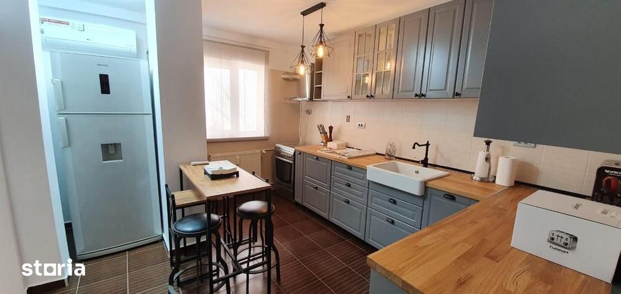 Apartament cu 3 camere în Tineretului