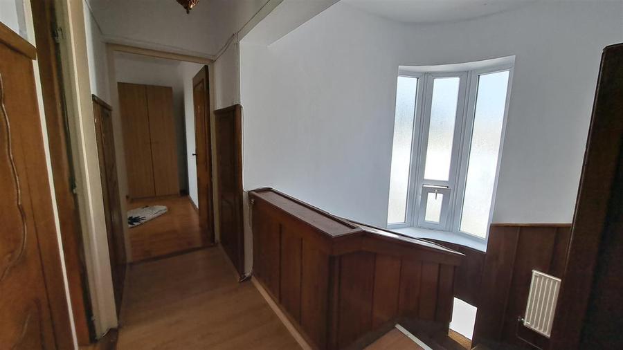 Penthouse cu 4 camere decomandat, mobilat în Centrul Civic