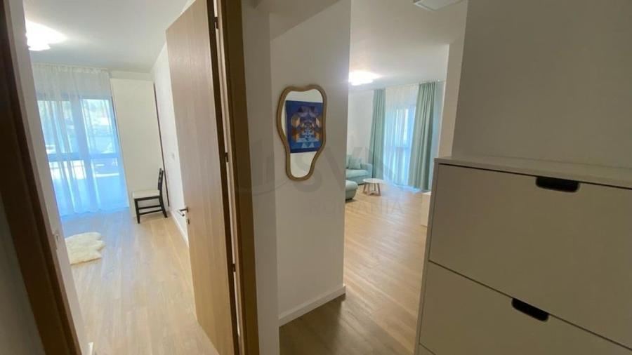 Apartament cu 3 camere semidecomandat, mobilat în P-ta Presei Libere