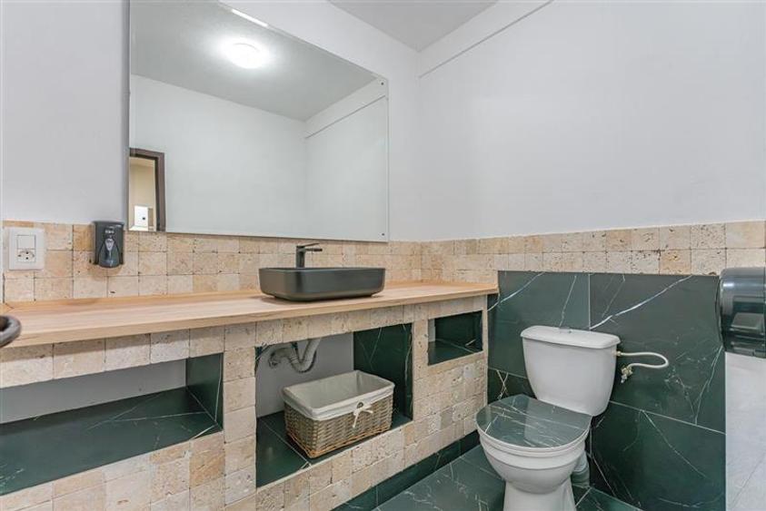 Casă individuală cu 8 camere cu Teren 1100 Mp în Bran