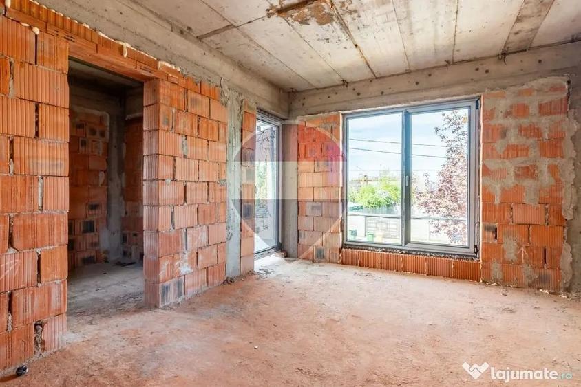 Casă cu 5 camere cu Teren 264 Mp în Central