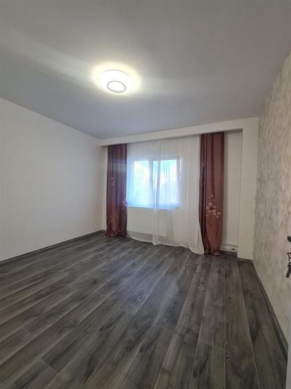 Apartament cu 3 camere decomandat în Iosia