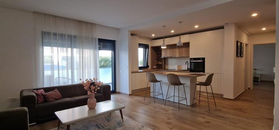 Apartament cu 2 camere decomandat, mobilat în Dumbrăvița