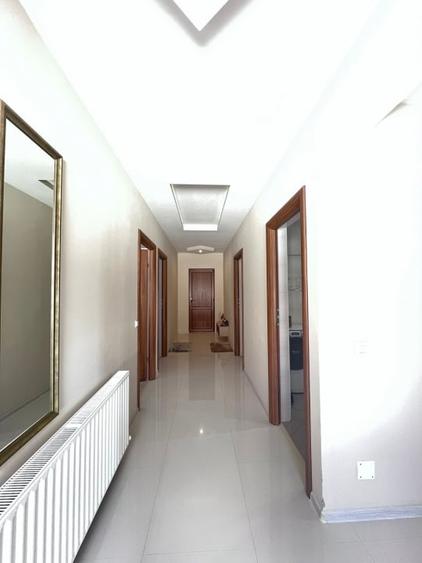 Casă individuală cu 9 camere cu Teren 721 Mp în Clinceni