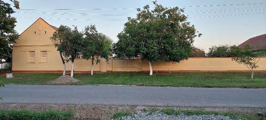 Casă cu 3 camere cu Teren 2948 Mp în Satu Mare