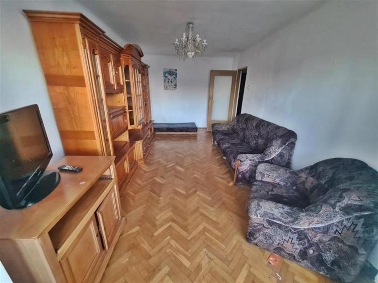 Apartament cu 3 camere decomandat, mobilat în Răcădău