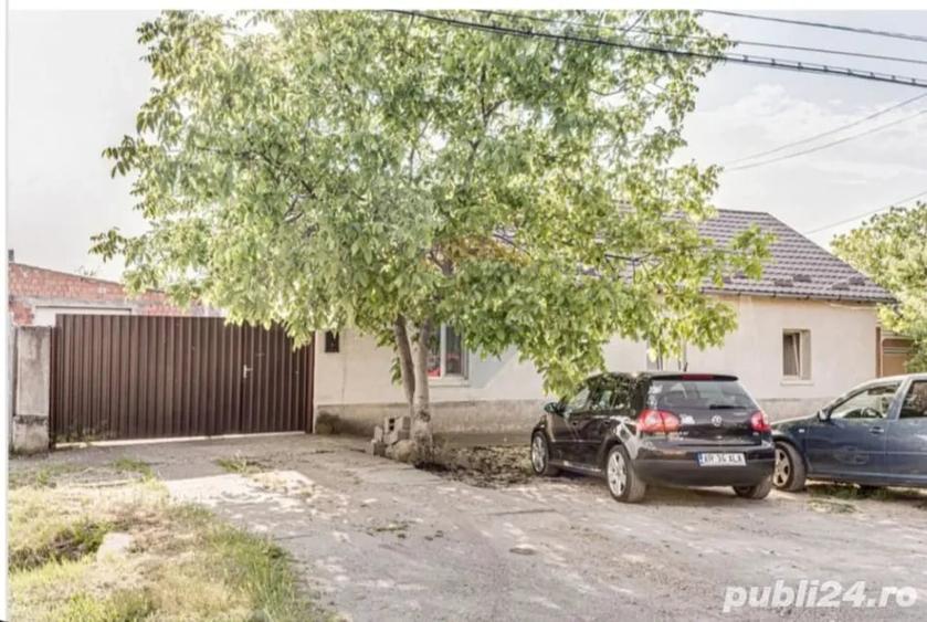 Casă cu 4 camere cu Teren 400 Mp în Central
