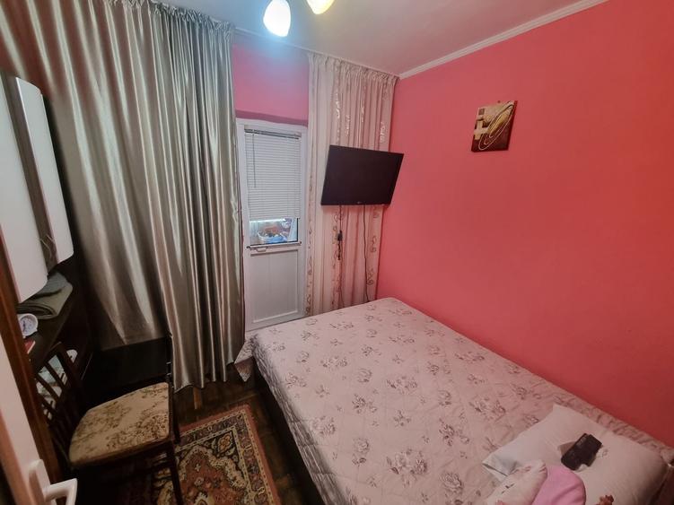 Apartament cu 4 camere decomandat, mobilat în Poarta 6