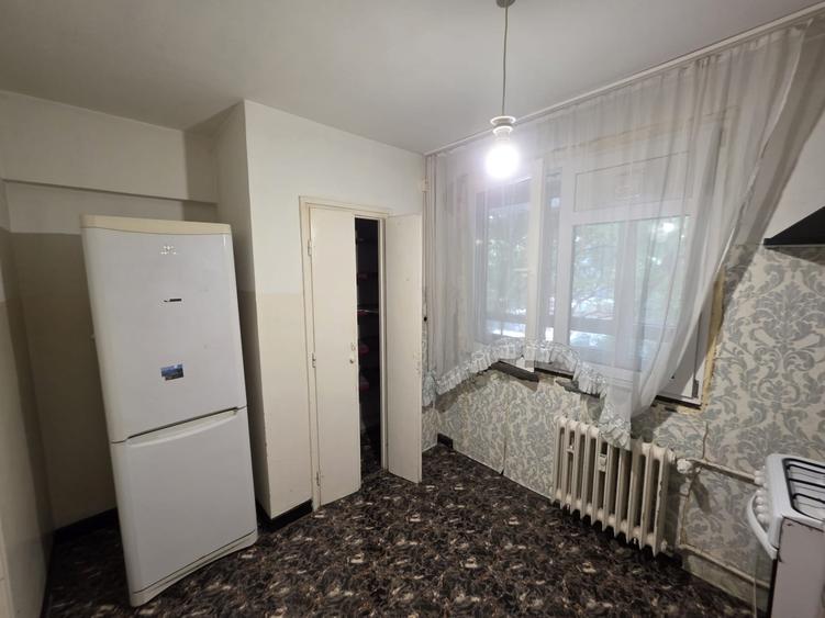 Apartament cu 2 camere semidecomandat, mobilat în Berceni