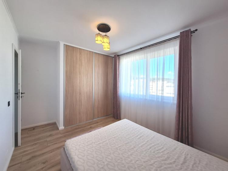 Apartament cu 3 camere semidecomandat, mobilat în Florești