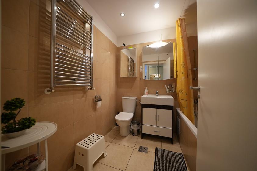 Apartament cu 5 camere decomandat, mobilat în Basarabia