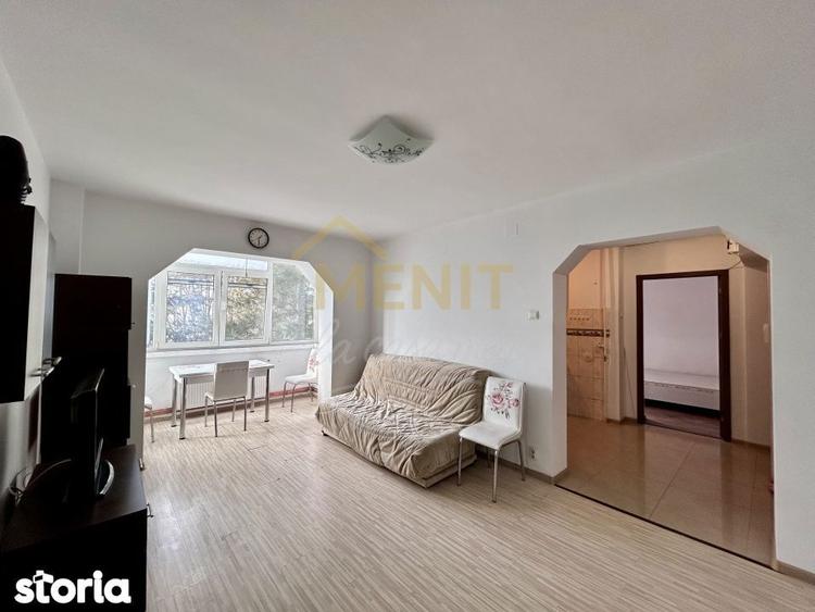 Apartament cu 3 camere semidecomandat, mobilat în Nord