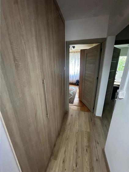 Apartament cu 3 camere decomandat în Lipovei