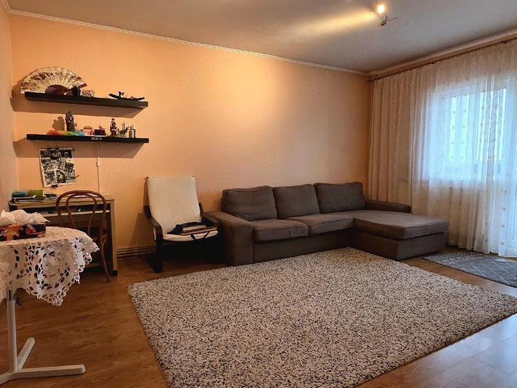 Apartament cu 3 camere decomandat în Cantacuzino