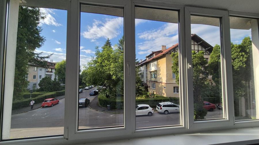 Apartament cu 3 camere semidecomandat în Astra