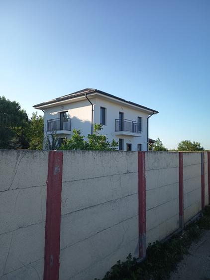 Casă cu 3 camere în Central