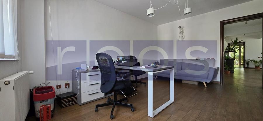 Casă individuală cu 7 camere cu Canalizare în Vatra Luminoasă