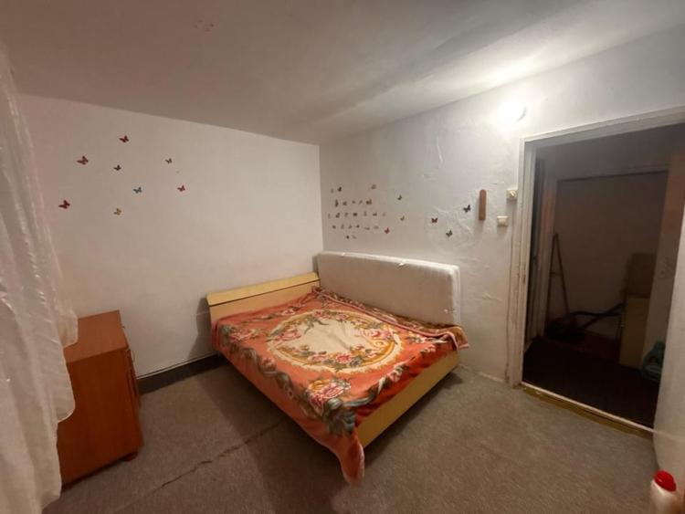 Apartament cu 2 camere semidecomandat, mobilat în Calea Moldovei
