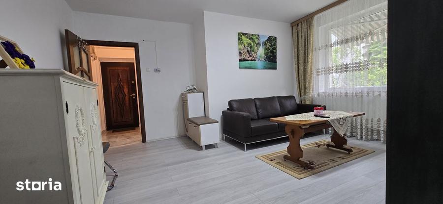 Apartament cu 2 camere semidecomandat, mobilat în Aleea Trandafirilor
