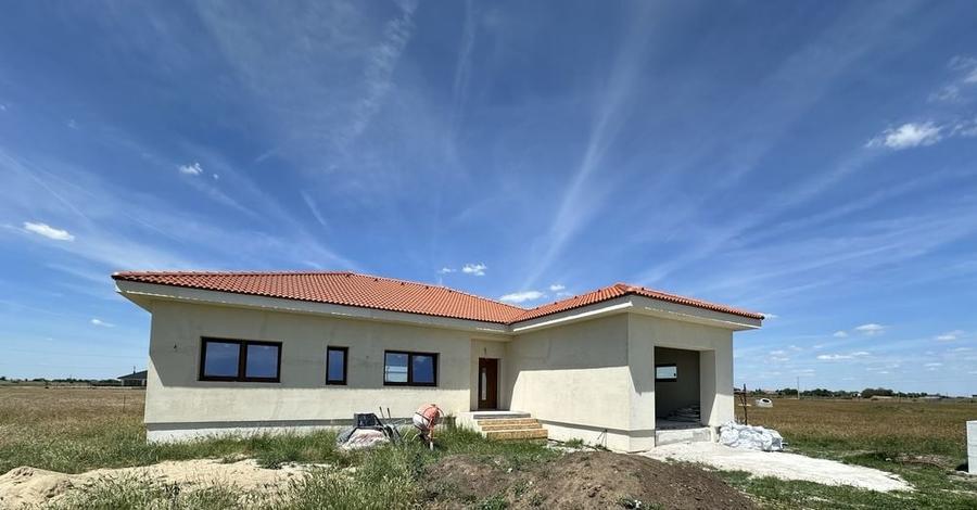 Casă cu 3 camere în Zimandcuz