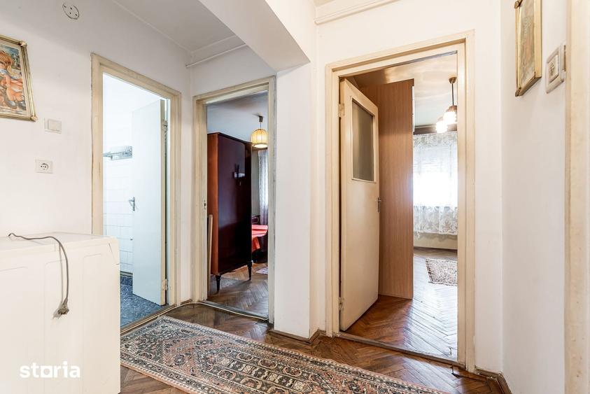 Apartament cu 4 camere decomandat în Central